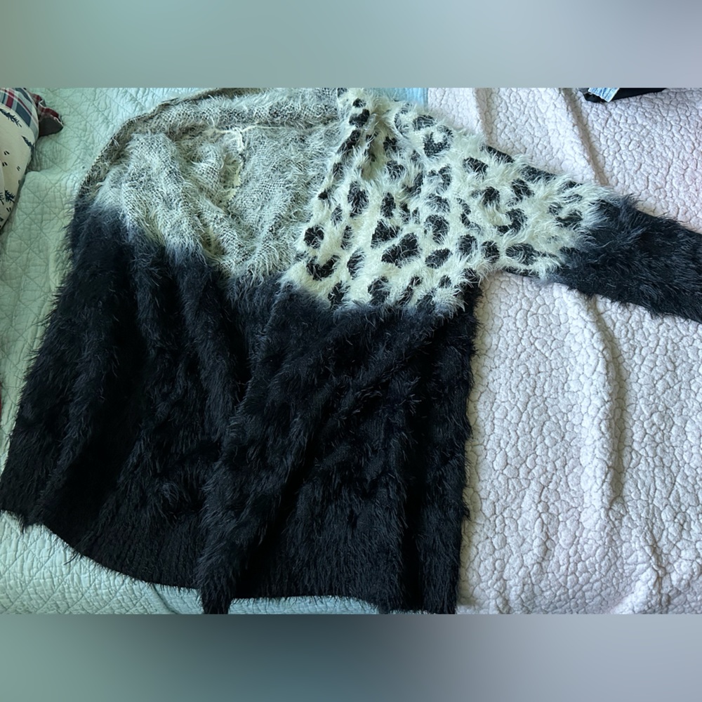 Sweaters - Picture 2 of 3